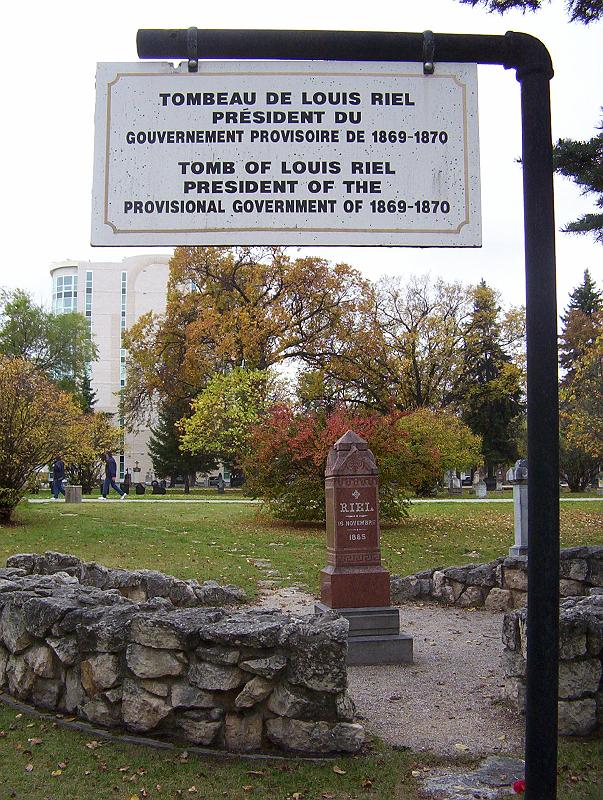 100_2584.jpg - Louis Riel's tomb, in Saint Boniface