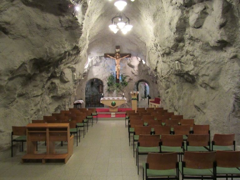cave-church-budapest-2-768x576.jpg